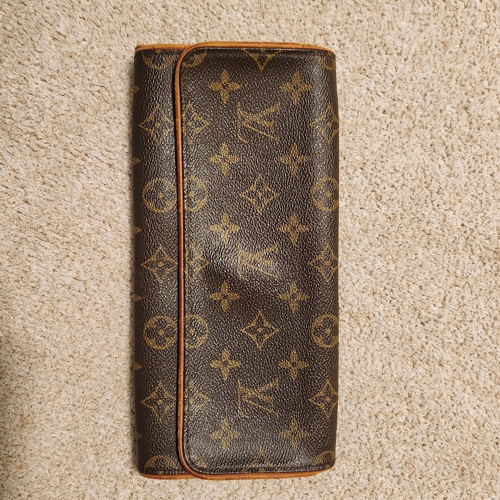 💯% Authentic Louis Vuitton Twin Pouchette GM